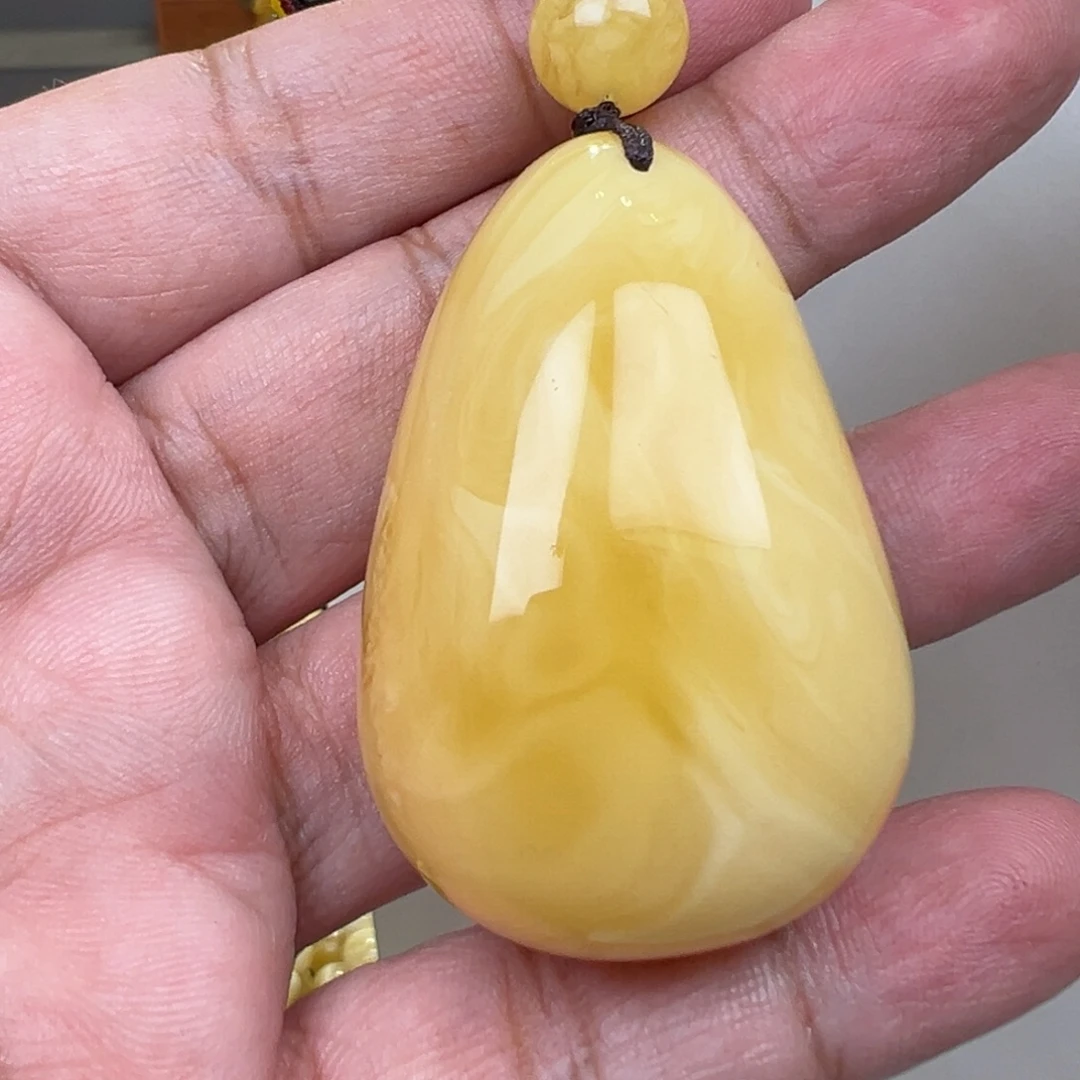 蜜蜡未镶嵌裸石22.23克