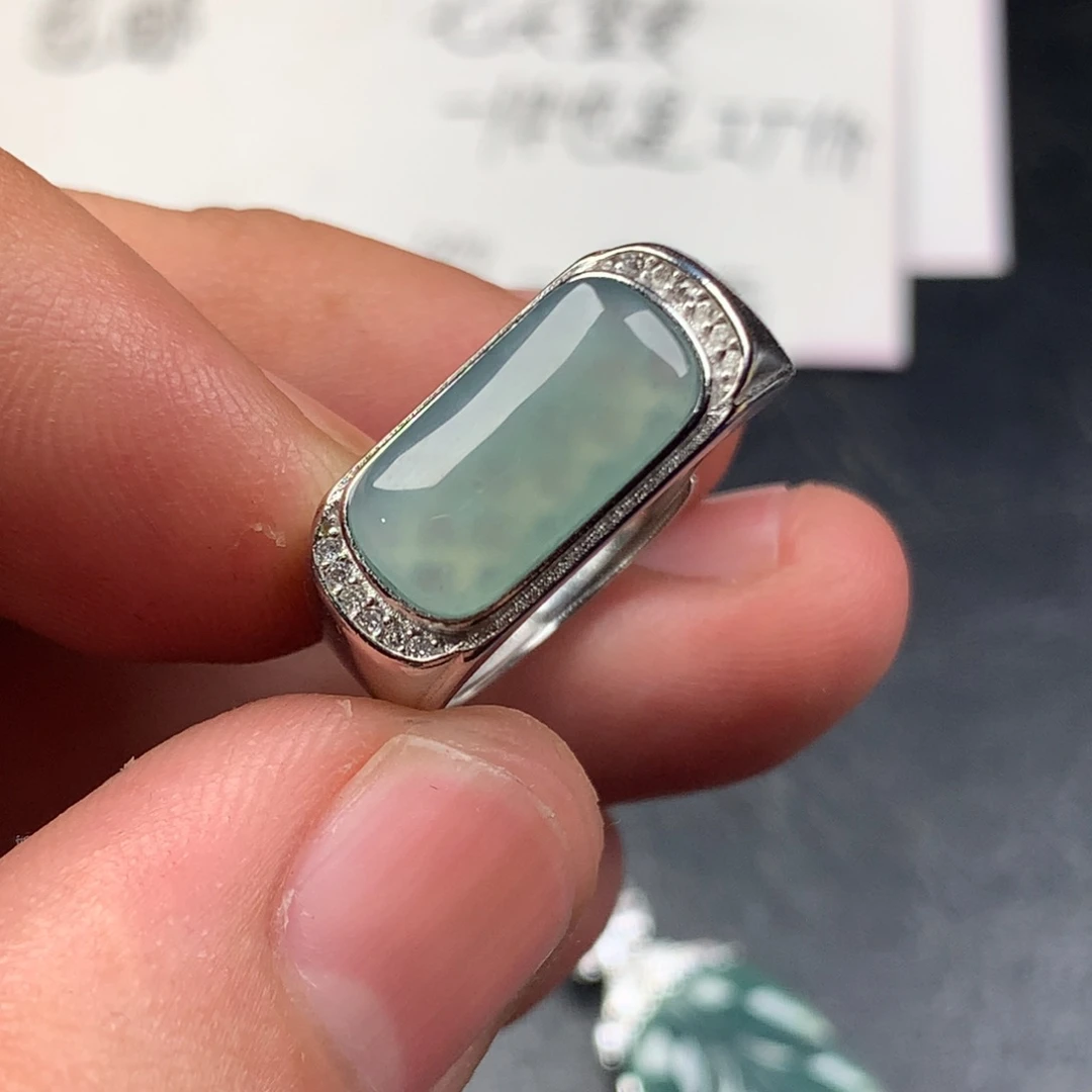 颈饰未镶嵌翡翠马鞍戒指