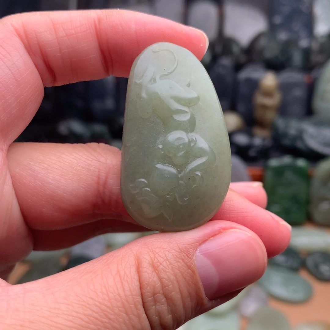 和田玉未镶嵌颈饰挂件40