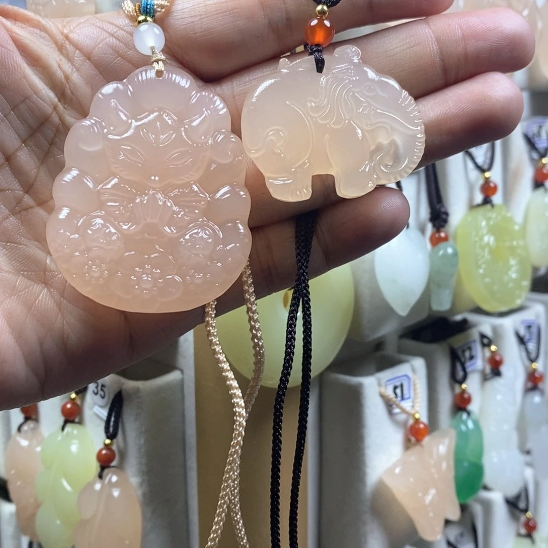 颈饰未镶嵌石英质玉（金丝玉）田***达