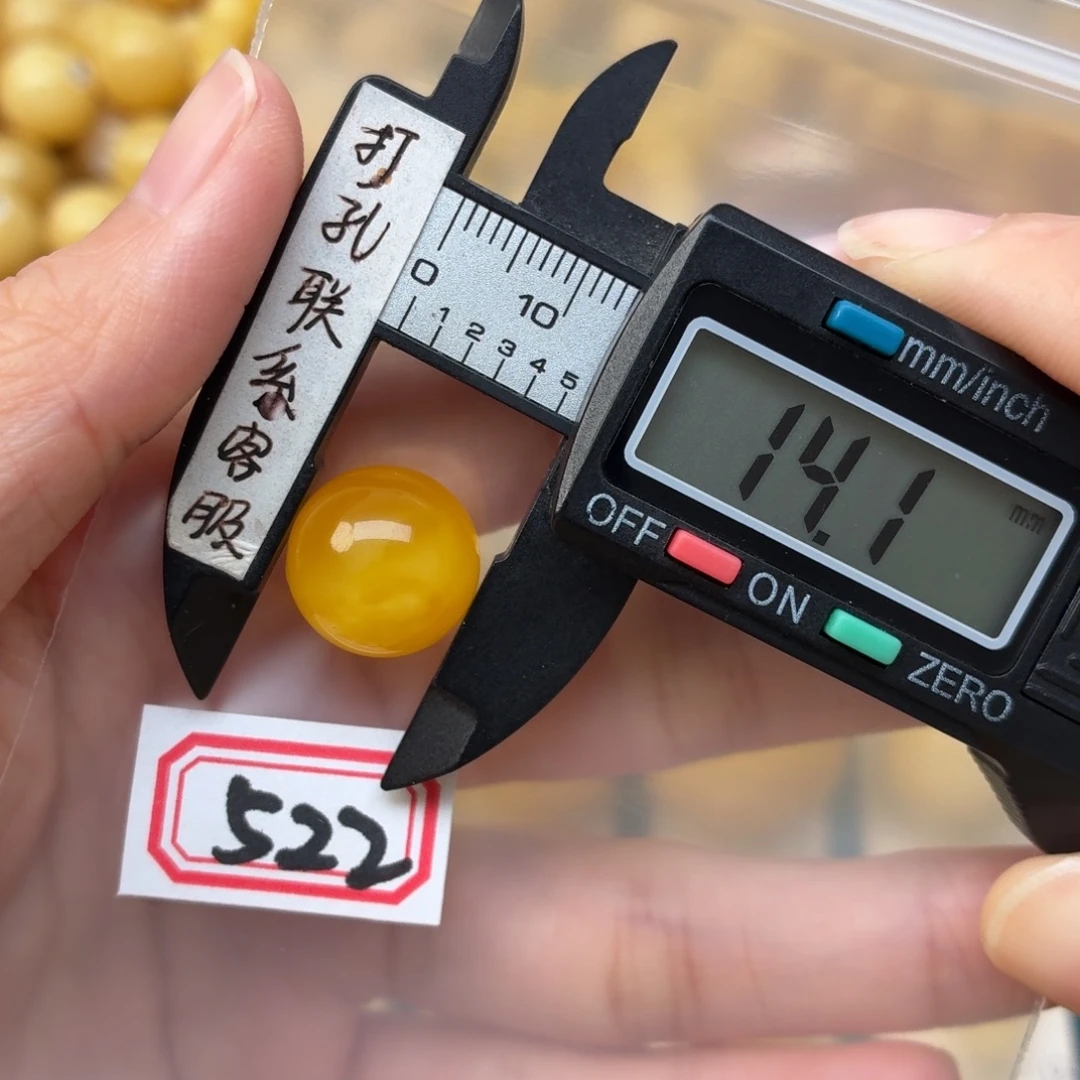 志***此蜜蜡未镶嵌裸石蜜蜡