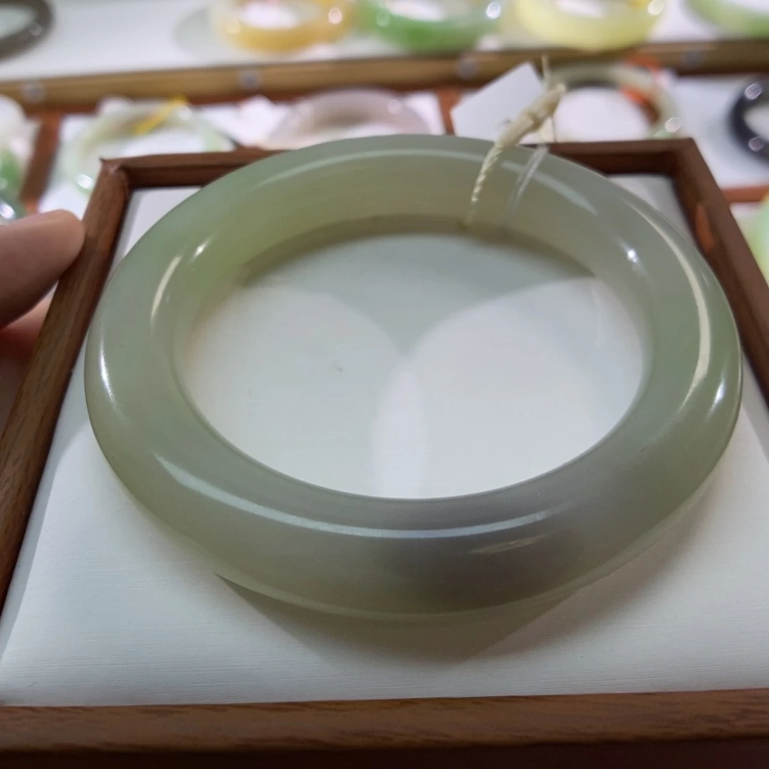 【闪购商品】未镶嵌手镯和田玉（翠青玉）