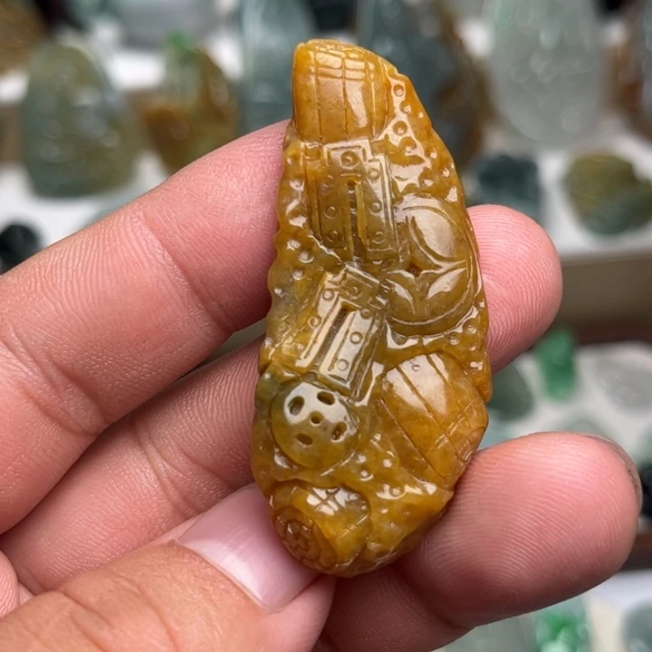 颈饰未镶嵌翡翠八破图