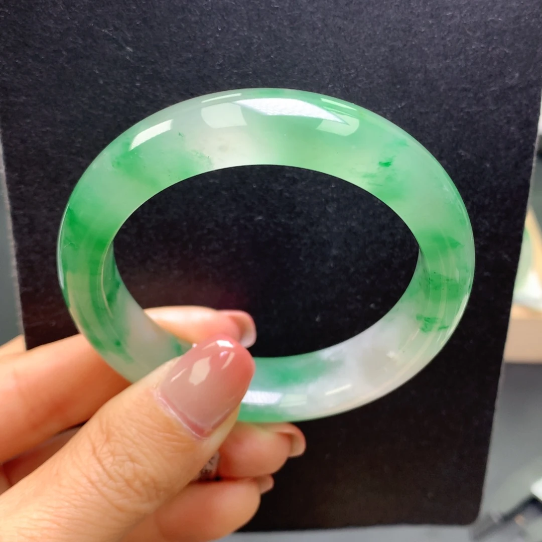 石英质玉（非洲翠）未镶嵌手镯