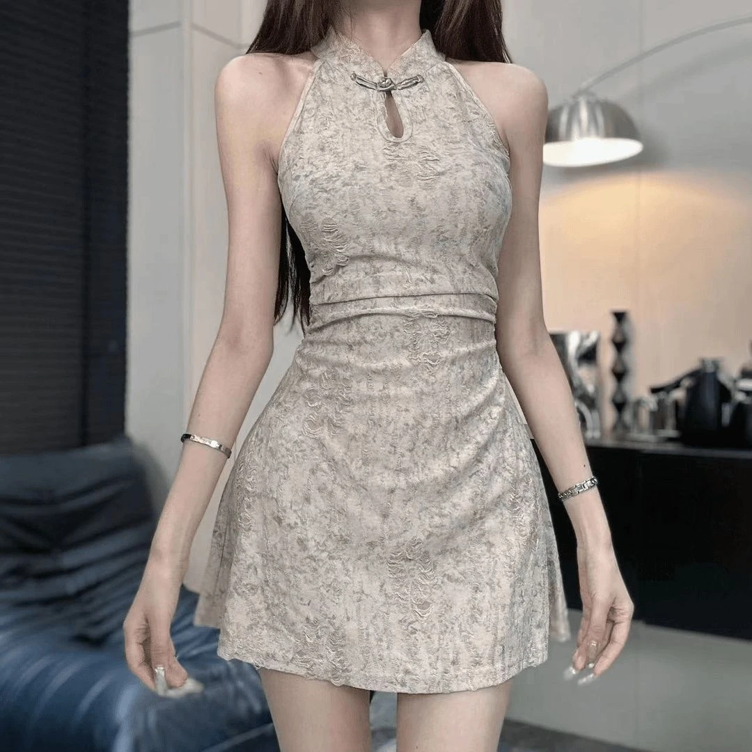 画报夫人纯欲无袖新中式复古挂脖露肩连衣裙夏季新款小众显瘦...