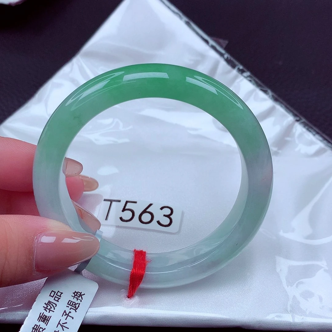 翡翠手镯未镶嵌天然缅甸