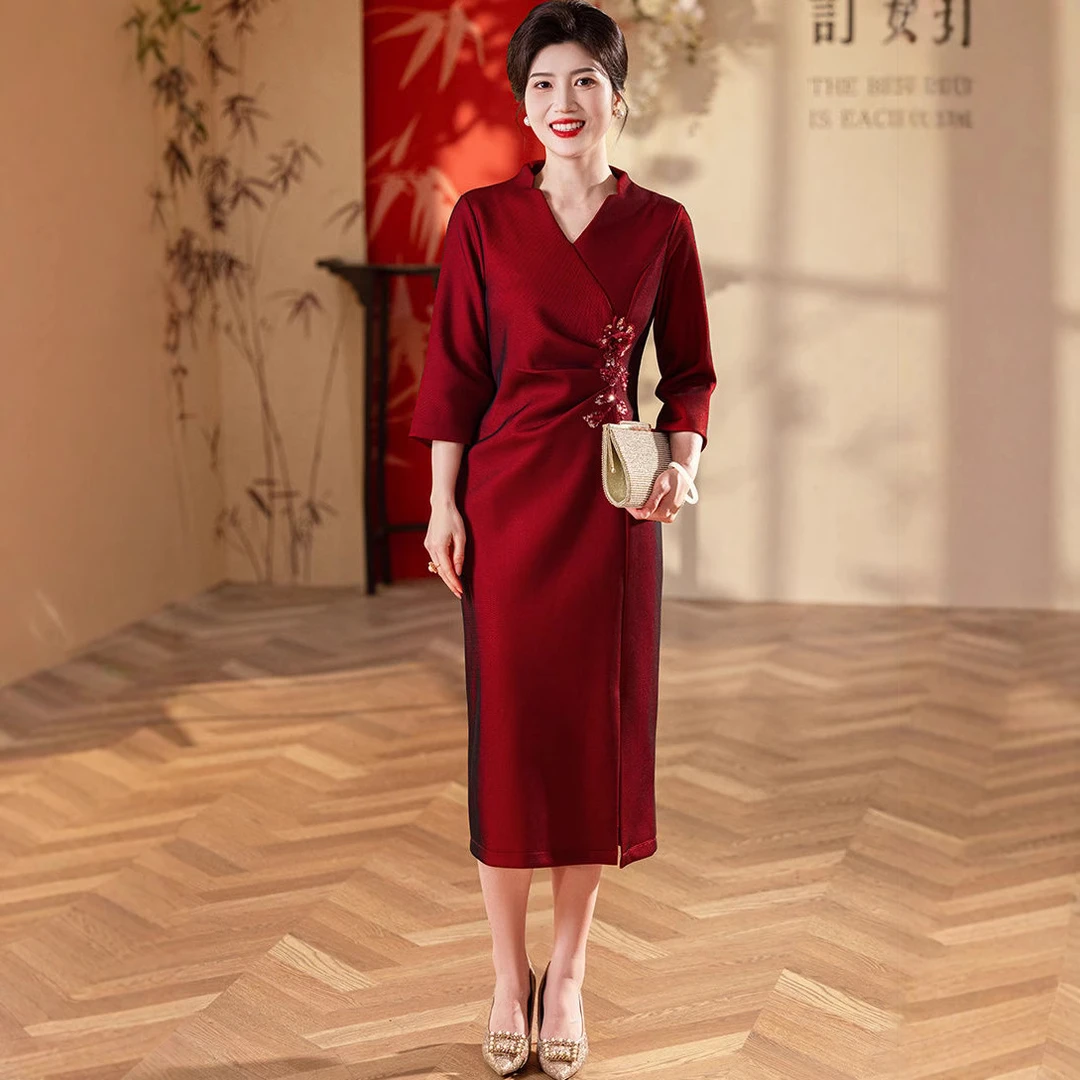 高贵优雅妈妈订婚宴礼服2025新款秋季年轻喜婆婆结婚旗袍裙