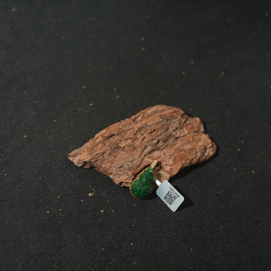 12.13香港王老板-翡翠吊坠1k372