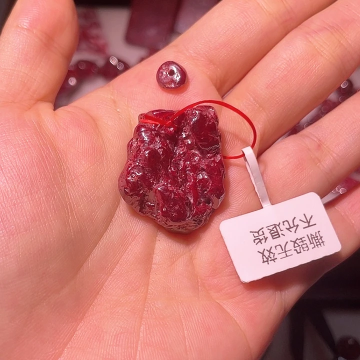 尘***）天然辰砂朱砂无根砂吊坠