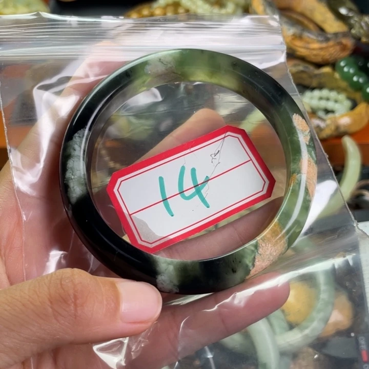 岫岩河磨玉（透闪石质玉）手镯未镶嵌