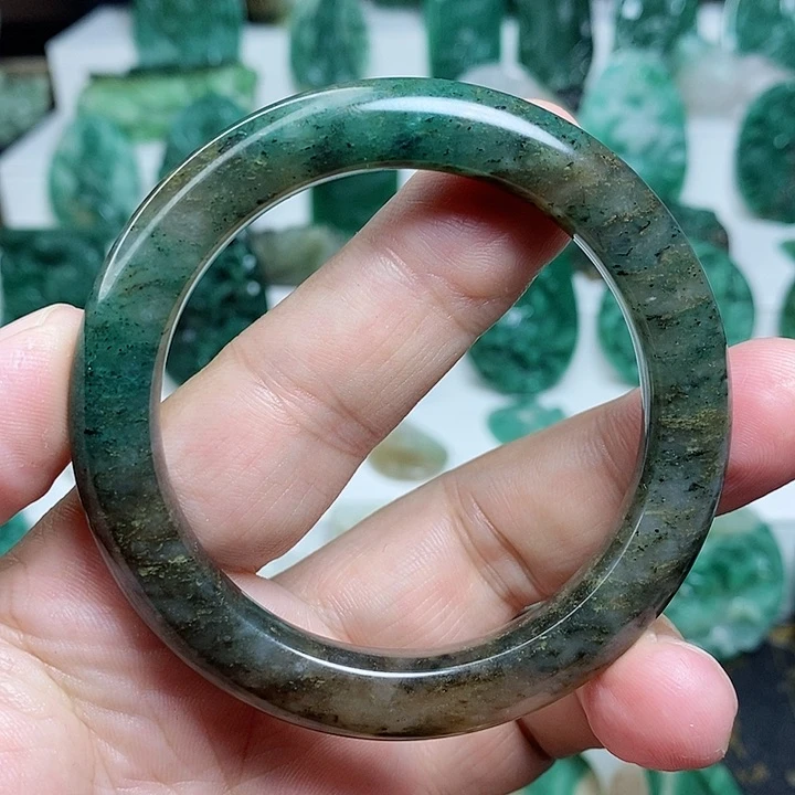 未镶嵌独山玉颈饰