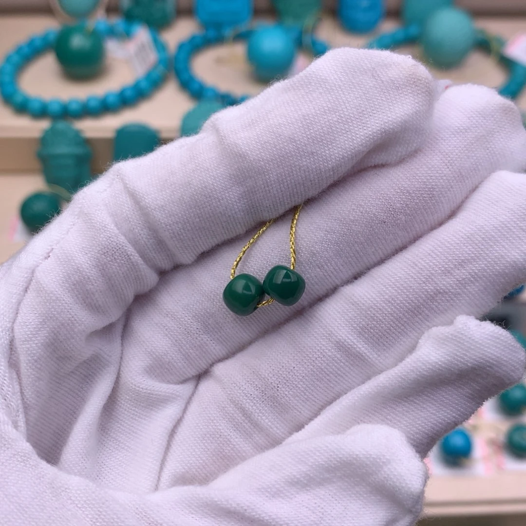 杨***V绿松石未镶嵌珠宝奇石