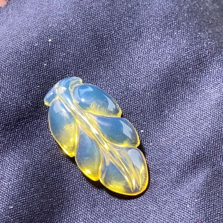 琥珀裸石未镶嵌配饰