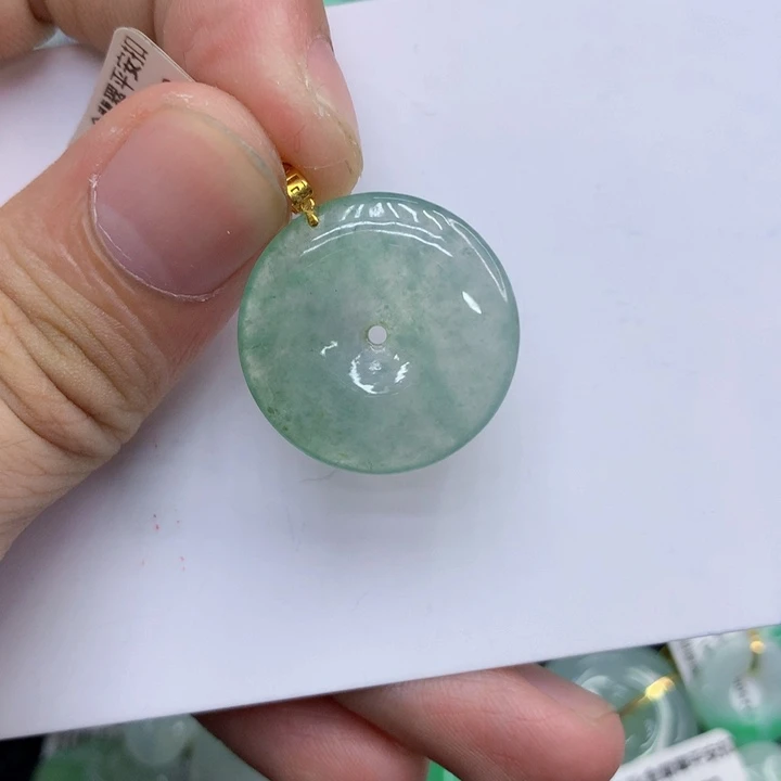 颈饰18K金镶嵌翡翠