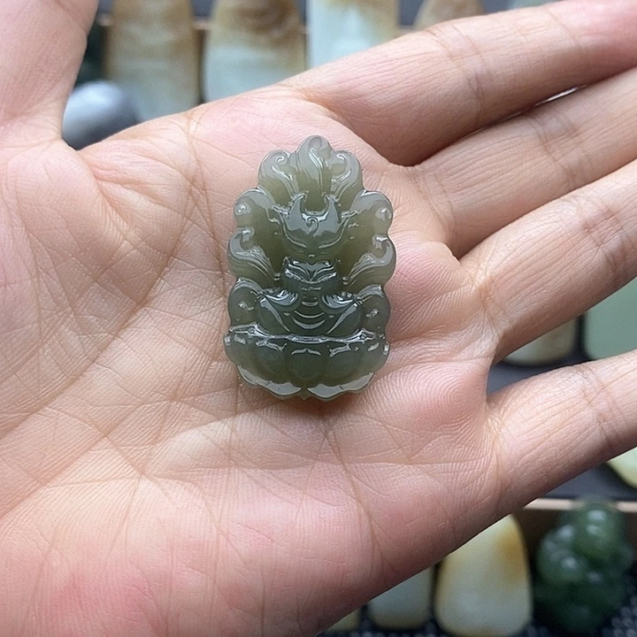 颈饰未镶嵌和田玉（糖玉）