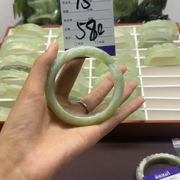 蛇纹石玉未镶嵌手镯