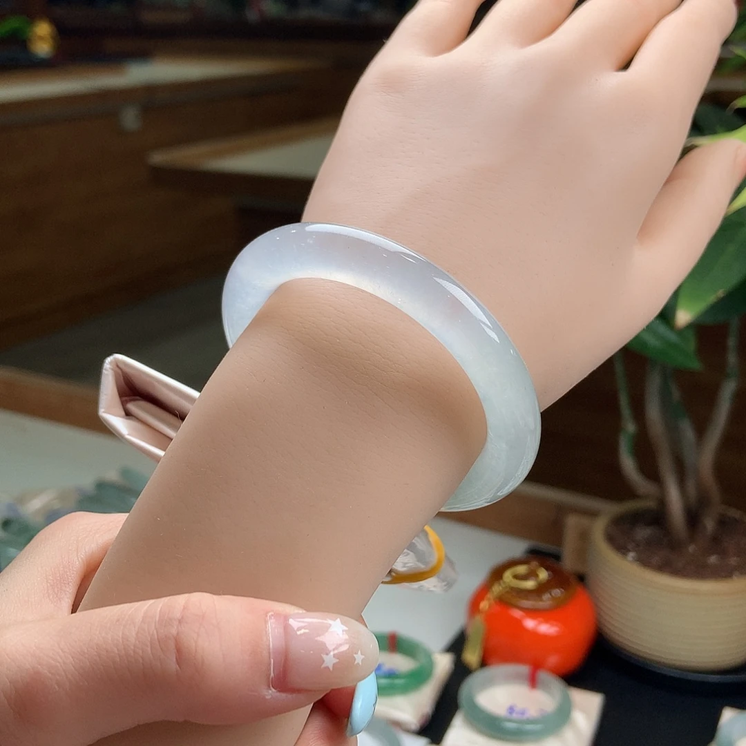 翡翠未镶嵌手镯冰冰透66号