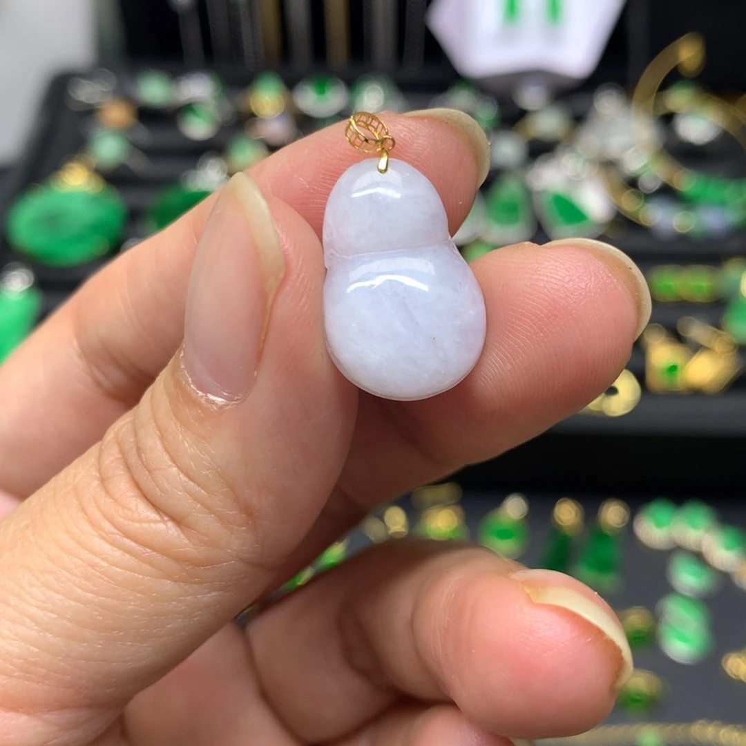 翡翠18K金镶嵌颈饰有纹