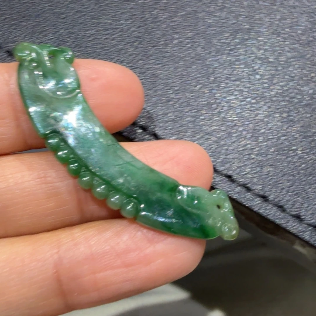 翡翠未镶嵌颈饰玉皇