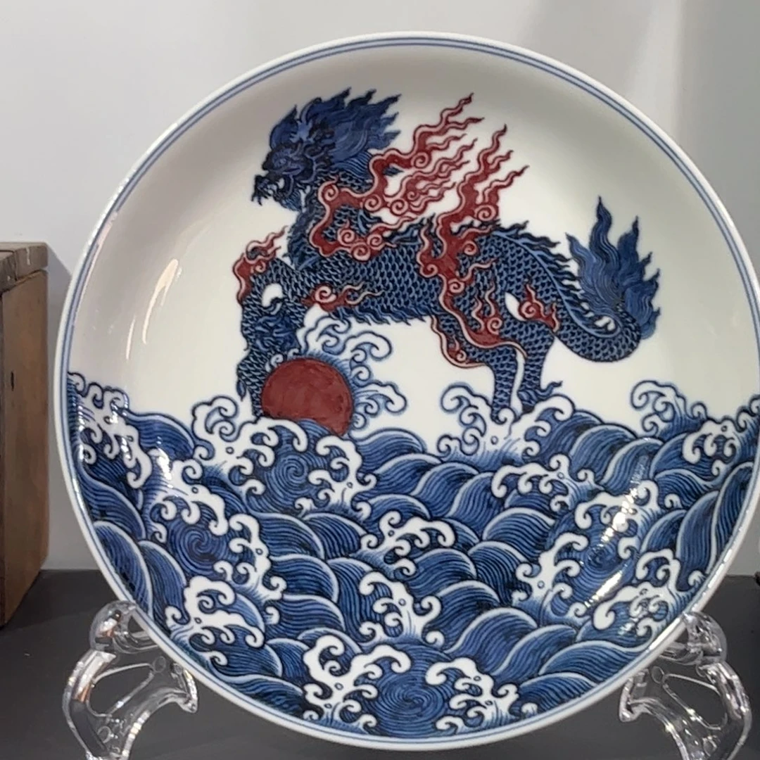 青花釉里红麒麟踏浪壶承