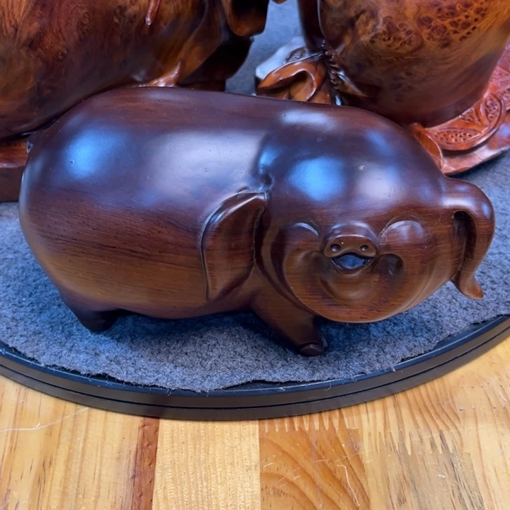 黑酸枝木类猪摆件
