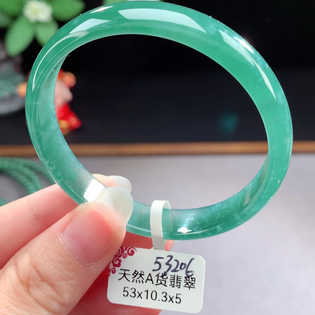 未镶嵌手镯（圆镯）翡翠
