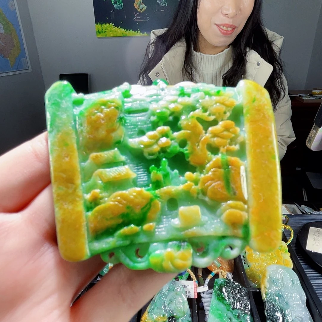 颈饰未镶嵌翡翠小*蛙翡翠