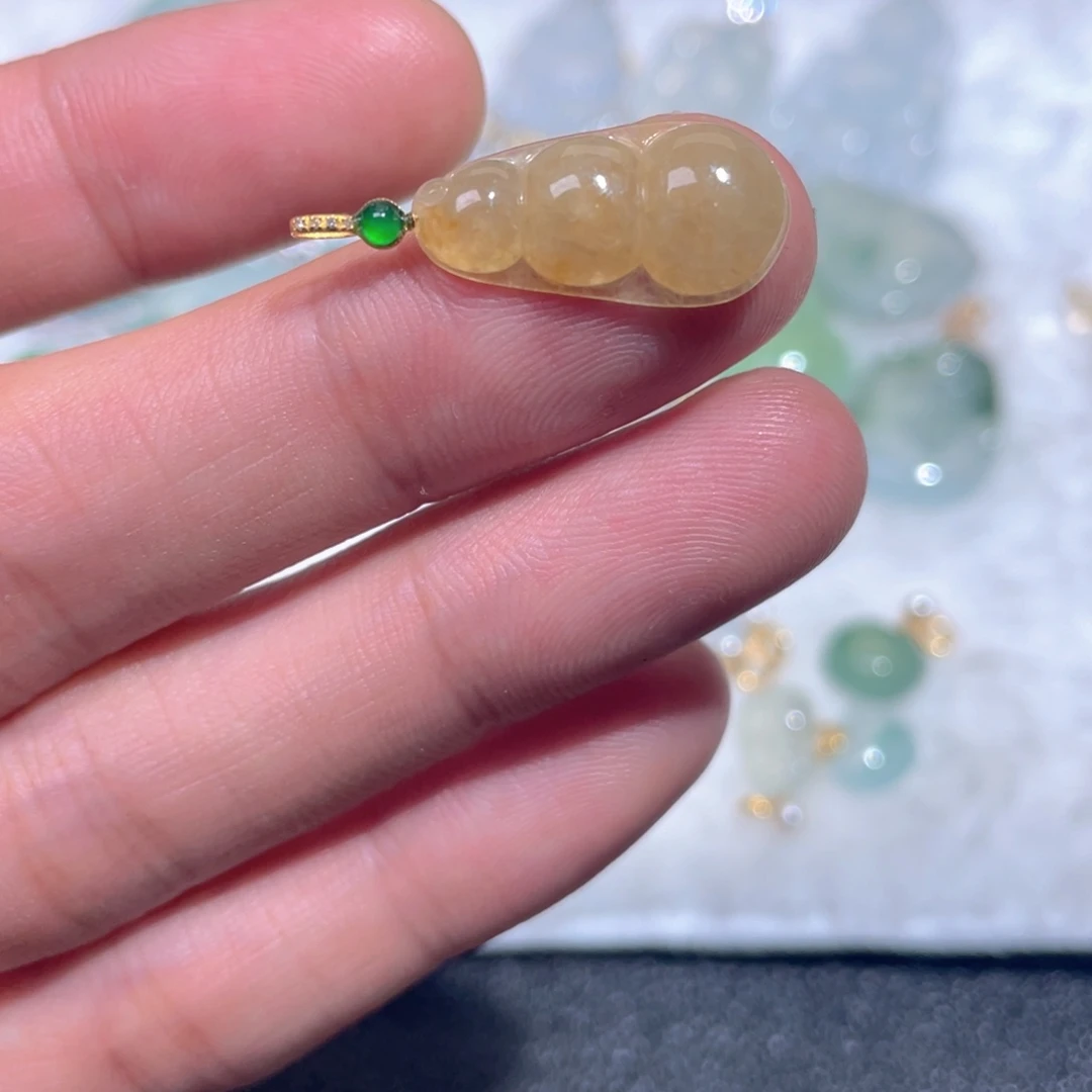 颈饰18K金镶嵌翡翠翡翠