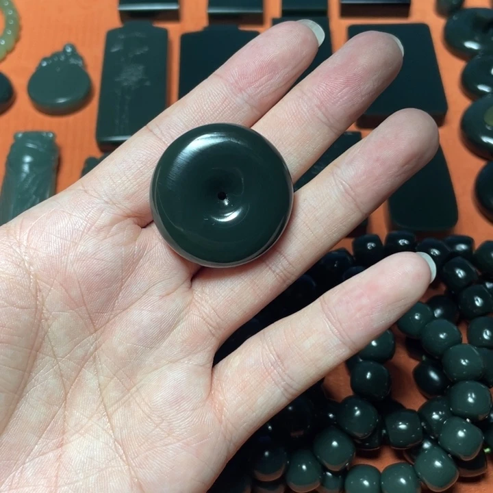 X***n颈饰未镶嵌和田玉（青玉）