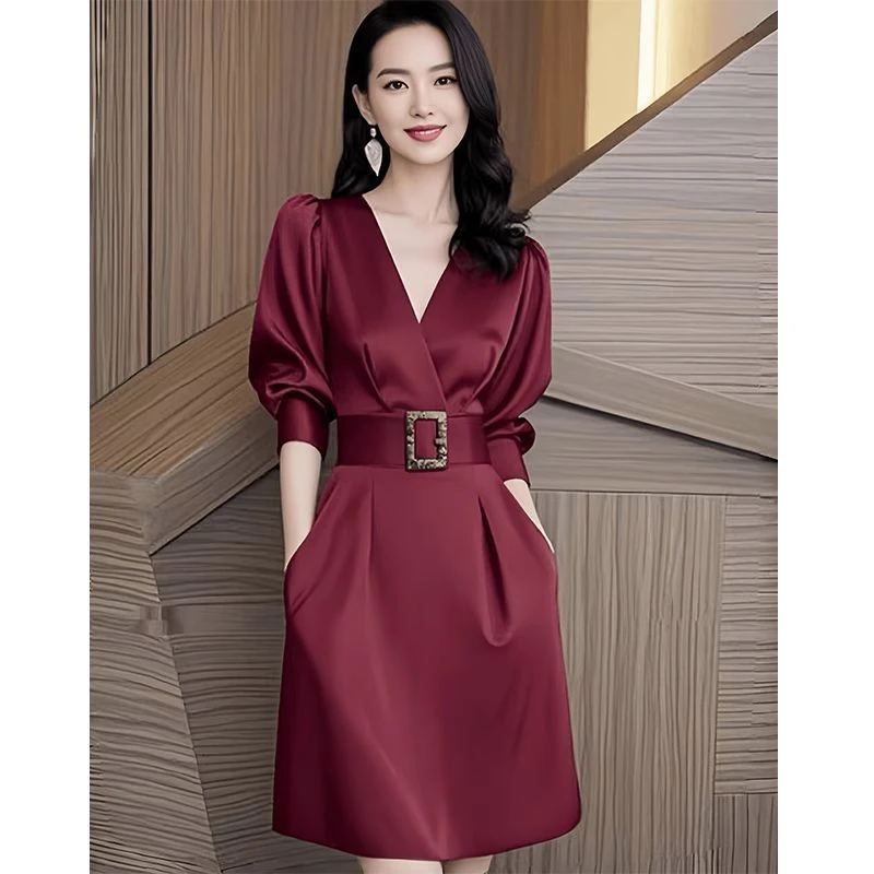 气质高端法式轻奢收腰v领红色连衣裙2024早秋新款春秋长袖裙子女