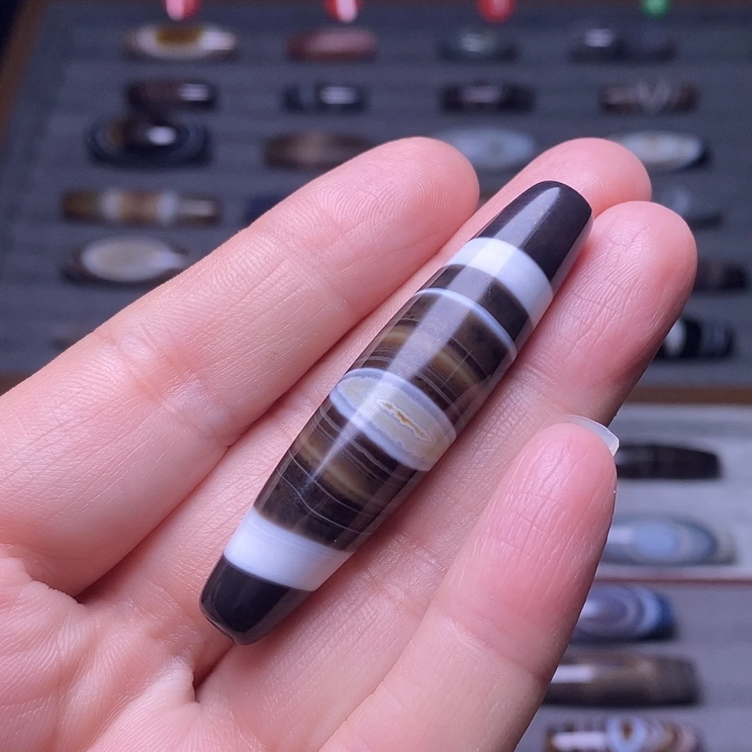 容***和玛瑙/玉髓未镶嵌珠宝半成品