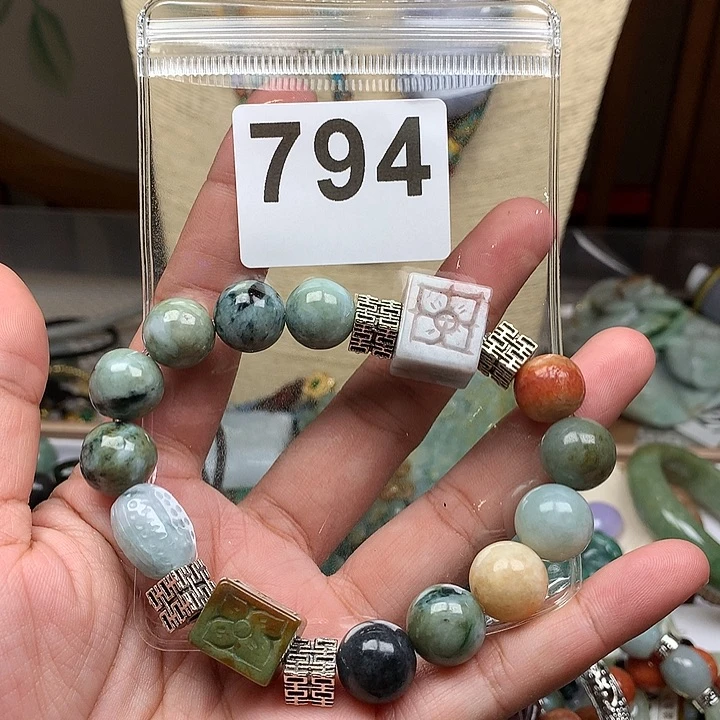 翡翠颈饰未镶嵌南****?翡翠