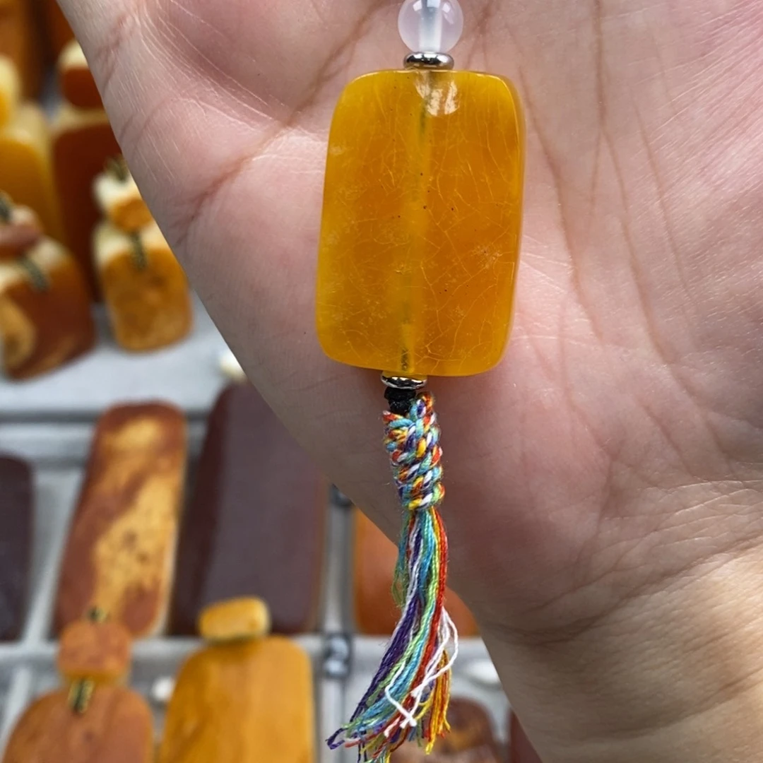 琥珀吊坠(赠链)未镶嵌