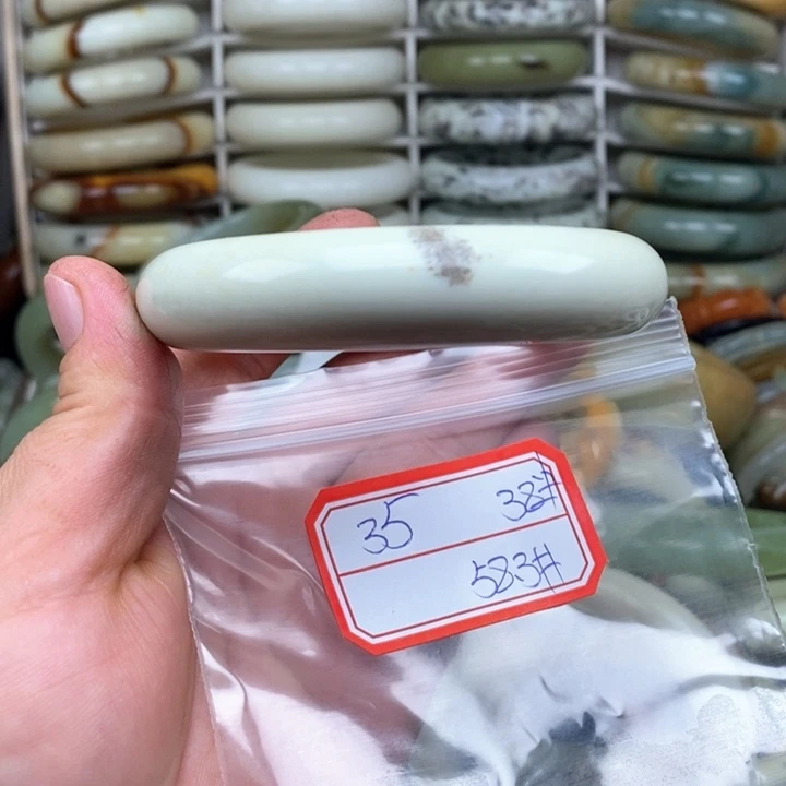 未镶嵌蛇纹石玉颈饰