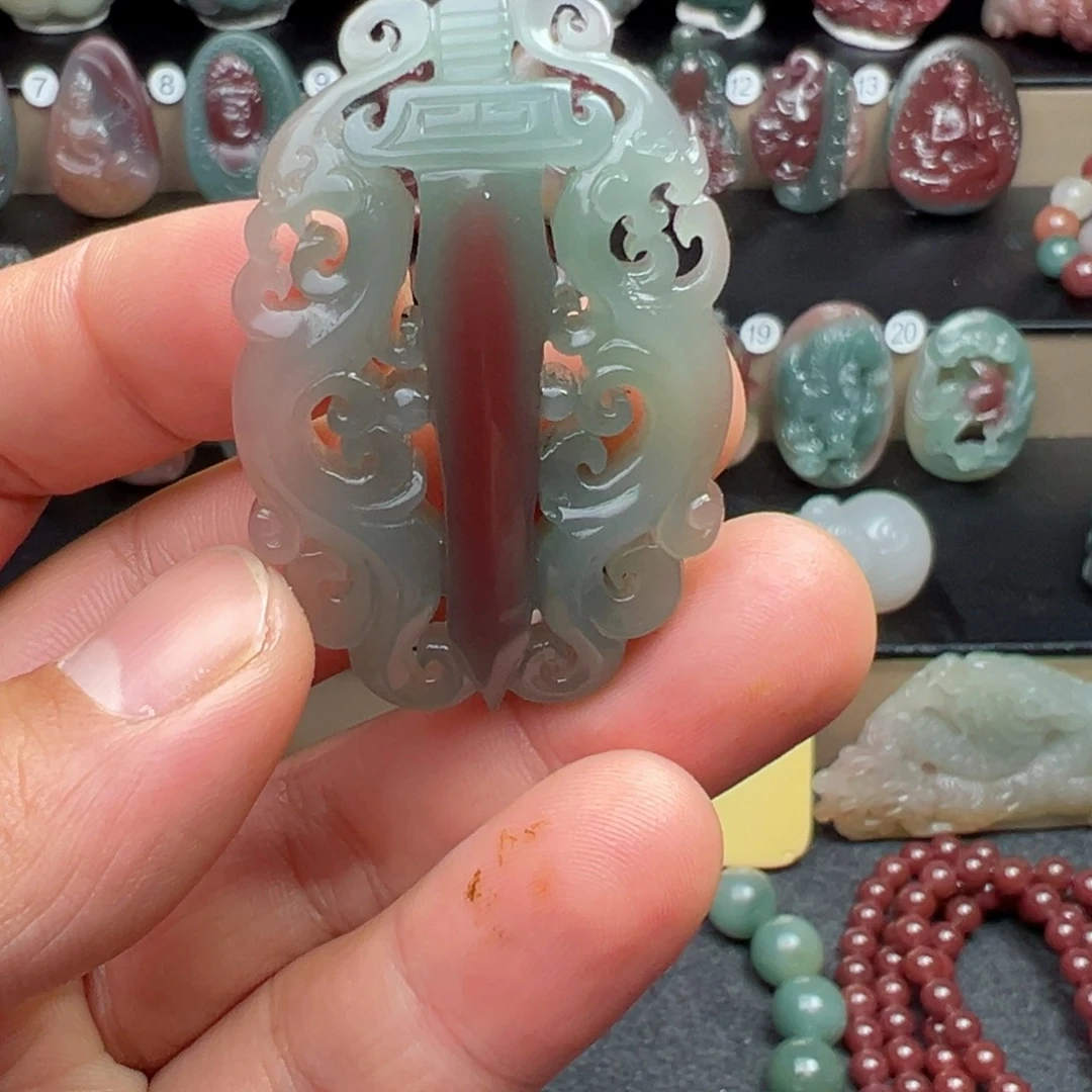 1***2玛瑙/玉髓未镶嵌天然秦紫玉俏色雕刻挂饰