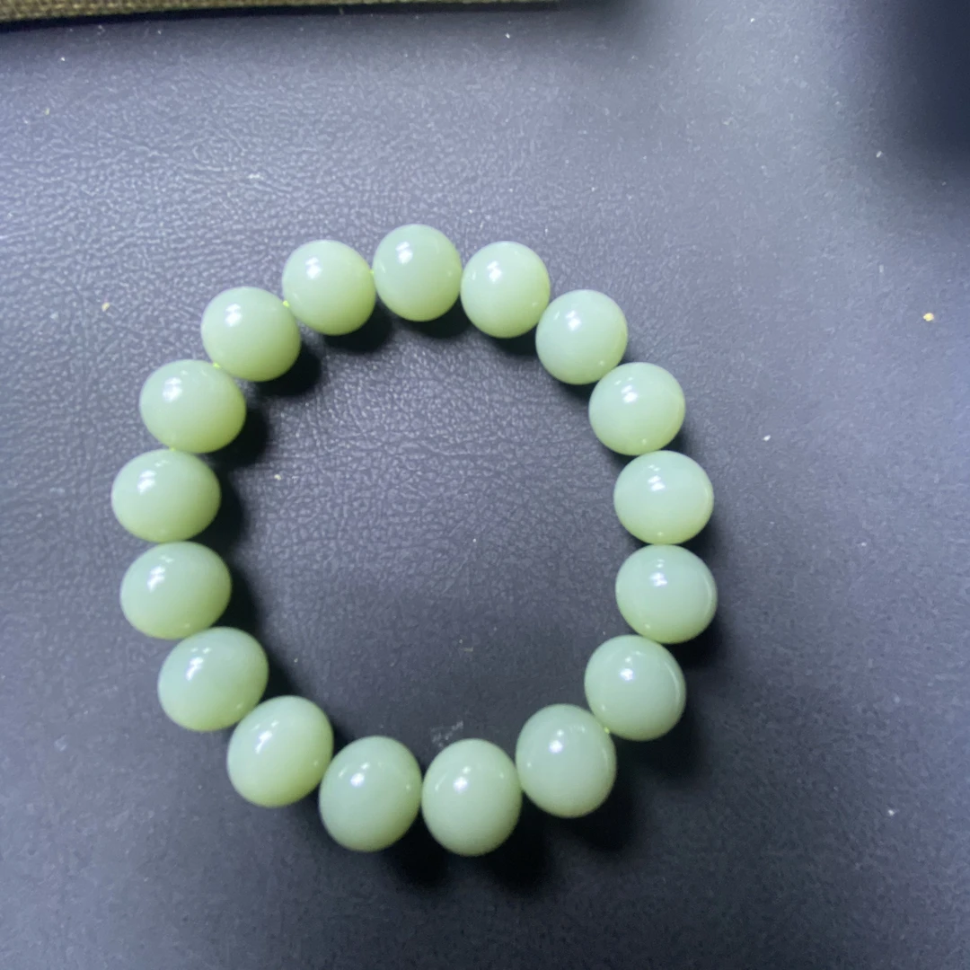 俄罗斯碧玉鸭蛋青手串