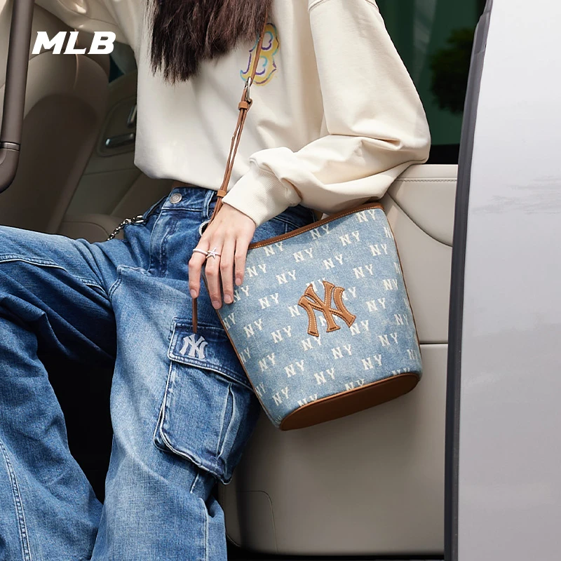 MLB官方 男女情侣时尚牛仔可调节满印老花水桶包25秋季新款BMMV6