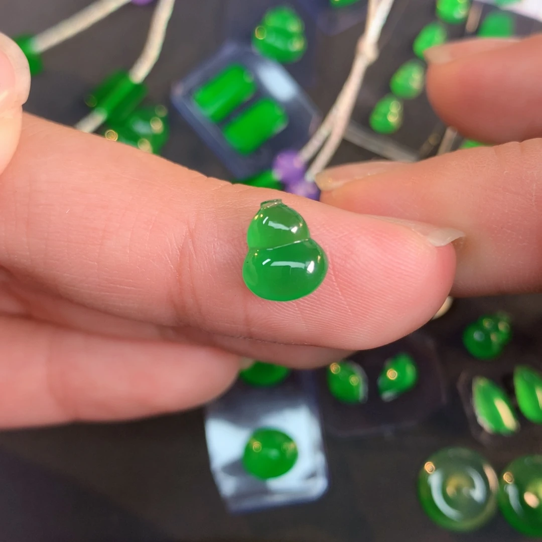 翡翠裸石8.67-7.3-