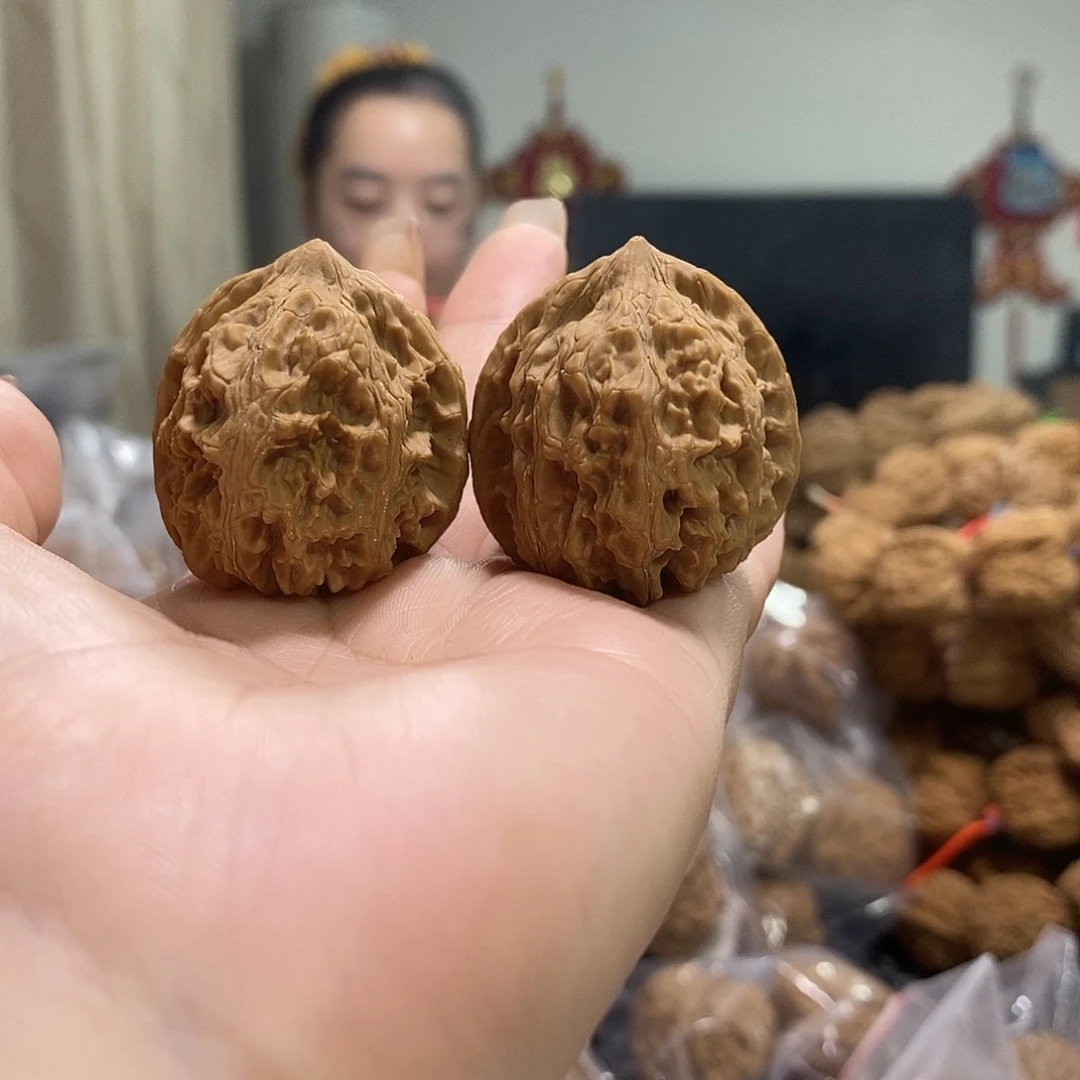 把件文玩核桃34红雀尖有伤