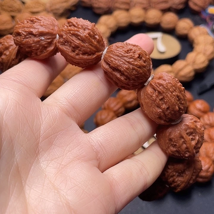 文玩核桃把件异形蛤蟆红皮