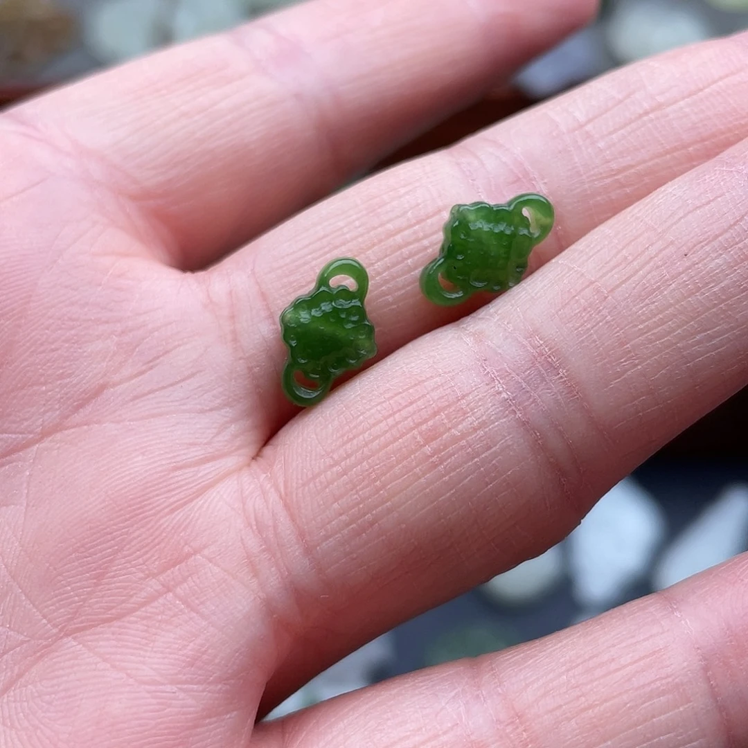 和田玉未镶嵌颈饰碧玉小中国结小配饰一对