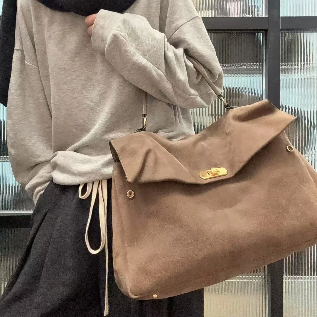 95新 MARNI 【蕾】 75 0231 棕色麂皮斜挎包