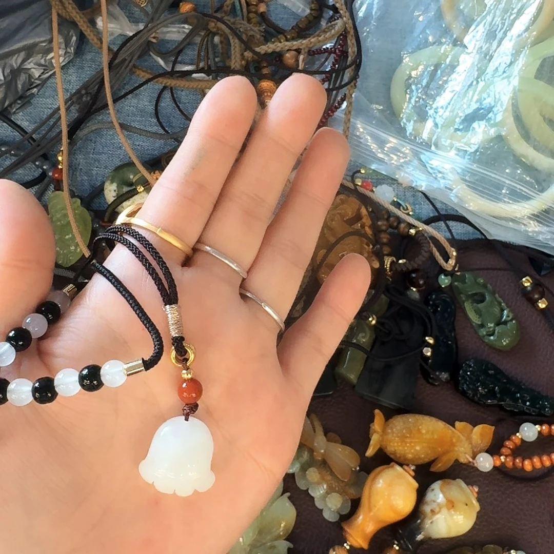 蛇纹石玉未镶嵌颈饰