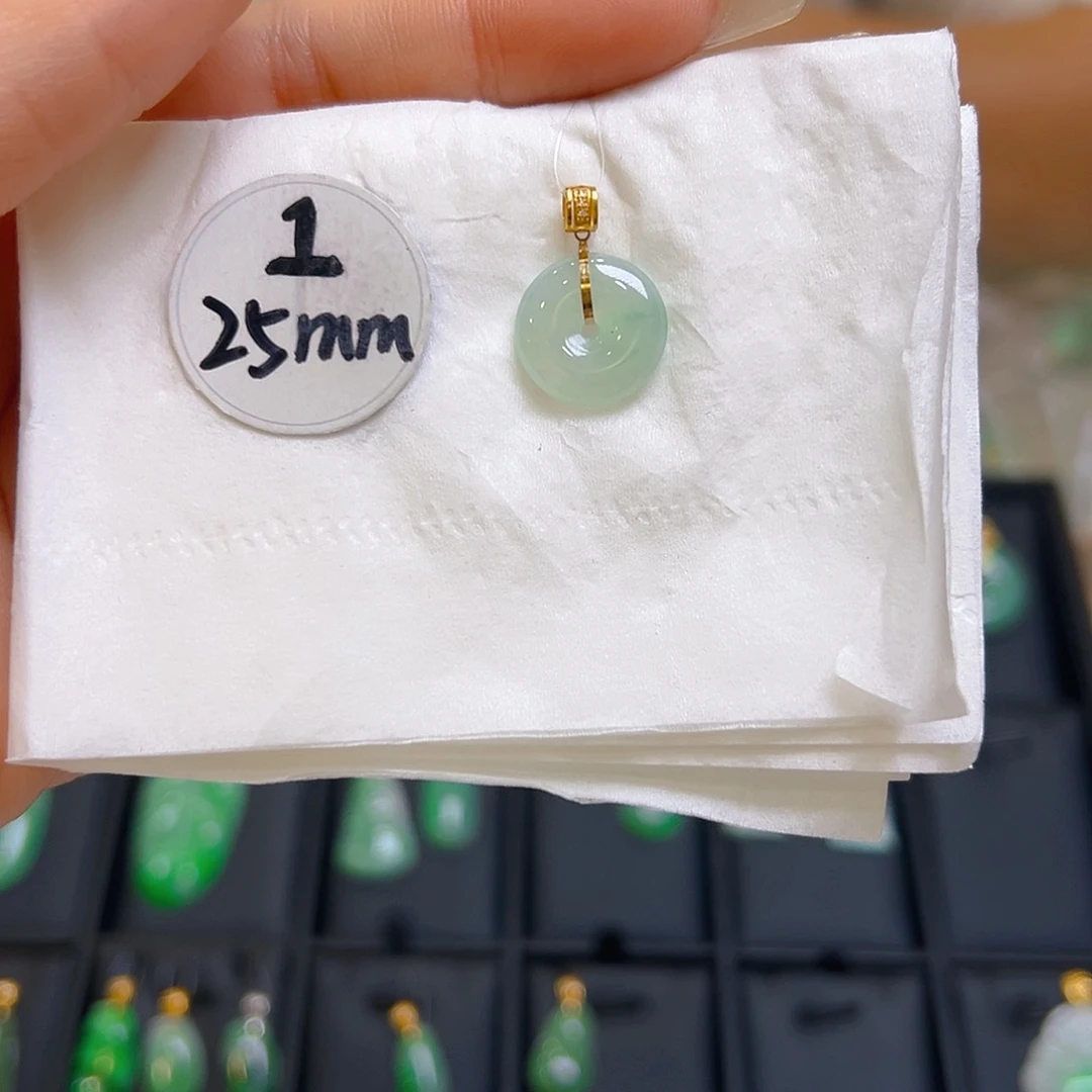 翡翠颈饰18K金镶嵌翡翠