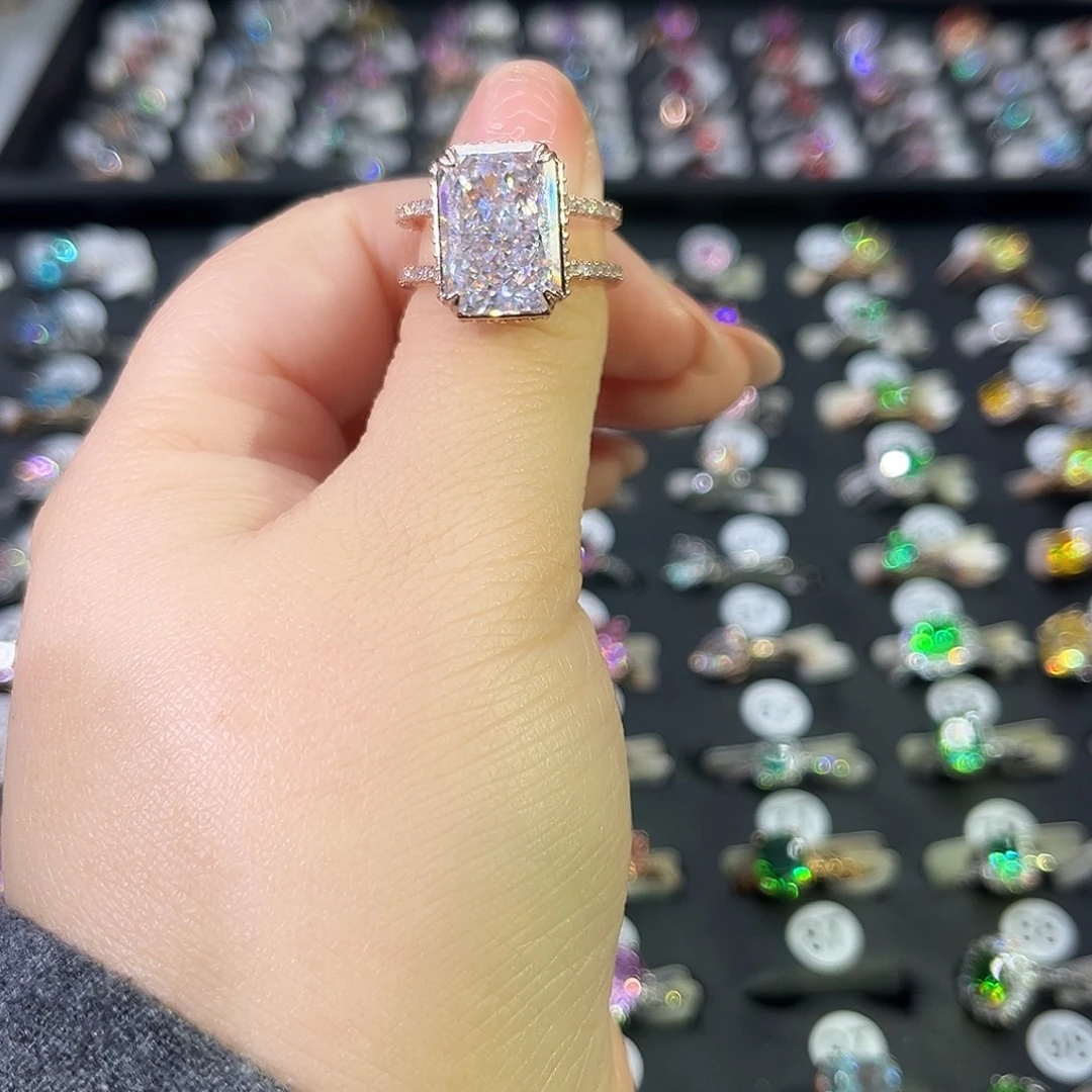 莫桑石非金属SH K枚双排豪镶长方白冰花十卡