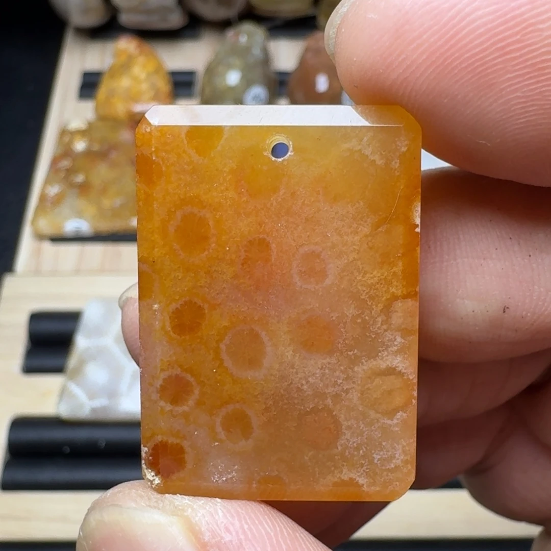 未镶嵌纯天然色有机玉石保真色硅化玉