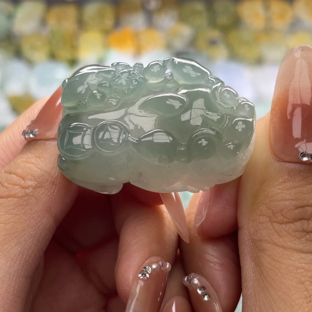 翡翠未镶嵌颈饰貔貅