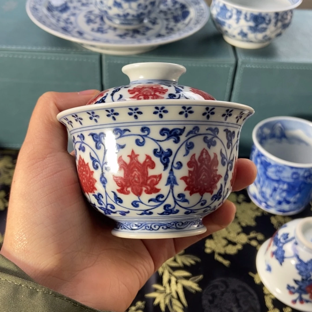 杯水造釉里红缠枝盖碗