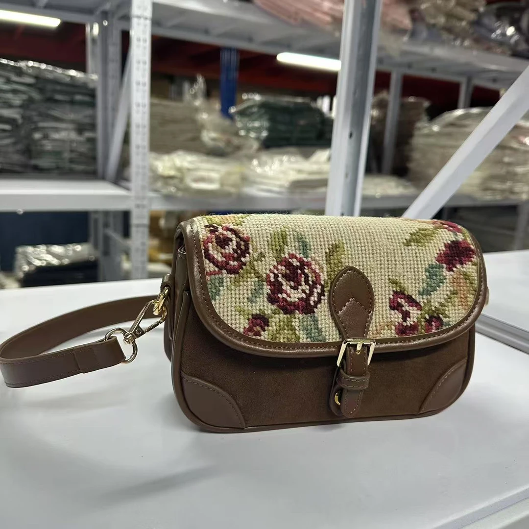 绒绣小挎包 20*10cm