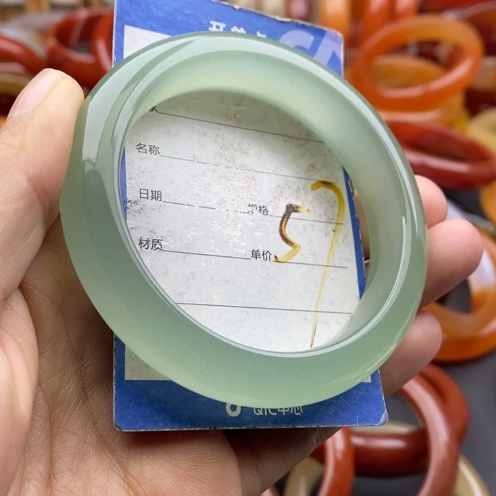 未镶嵌手镯石英质玉